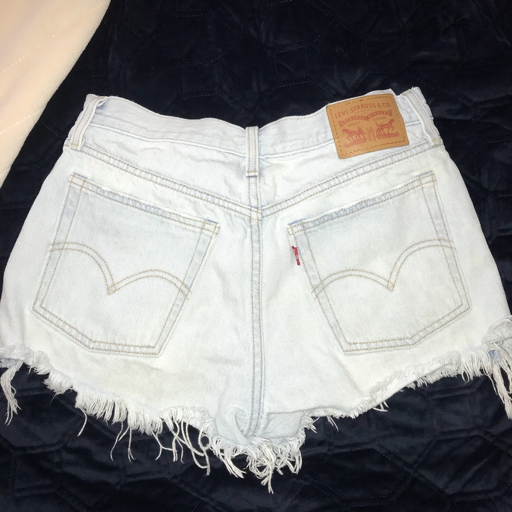 LEVI’S FRAYED WEDGIE SHORT - INDIGO